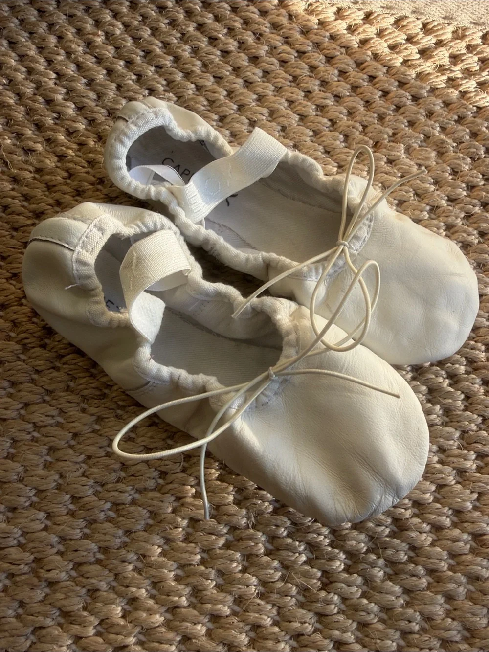 Capezio Kids Cream Leather Ballet Flats with Bow size 13